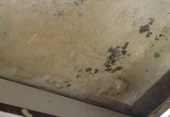 开江阳台漏水维修公司分享下开江卫生间渗水维修需要注意哪些问题。